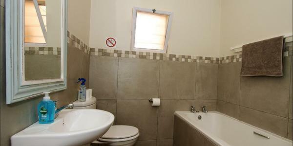 Die Strandhuis Umdloti Buitenkant foto