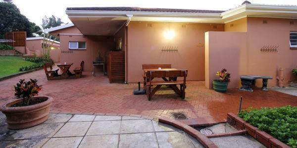 Die Strandhuis Umdloti Buitenkant foto